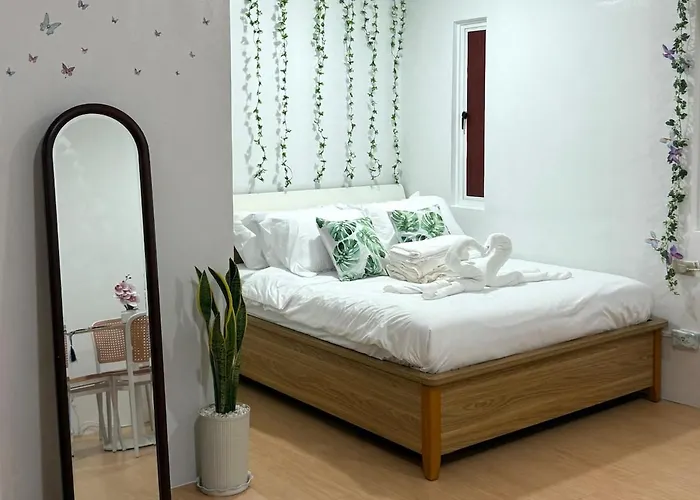 Nature-inspired Staycation With Outdoor Garden Veranda Apartment *